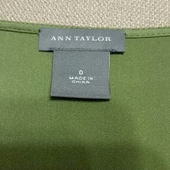 EUC Ann Taylor silk blouse - Picture 4 of 8